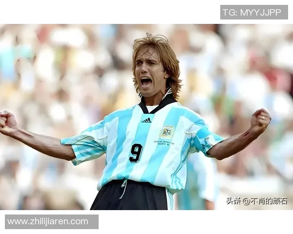 足球明星送裤子事件曝光引发热议背后的故事与真相揭秘